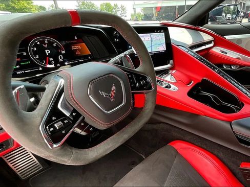 Used 2025 Chevrolet Corvette Stingray Premium Cpe w/ Z51 Performance Package RWD image 9