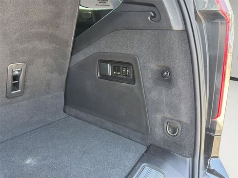 Used 2023 Cadillac Escalade Premium Luxury AWD/4WD image 19