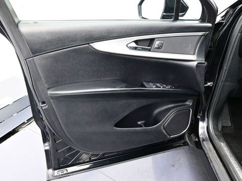 Used 2019 Lincoln Nautilus Premier image 9