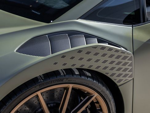 Used 2024 Lamborghini Huracan STO image 17