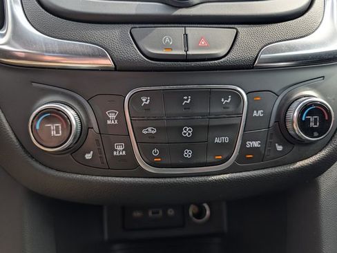 Used 2024 Chevrolet Equinox LT FWD image 27