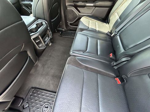 Used 2024 RAM 1500 Laramie AWD/4WD image 11