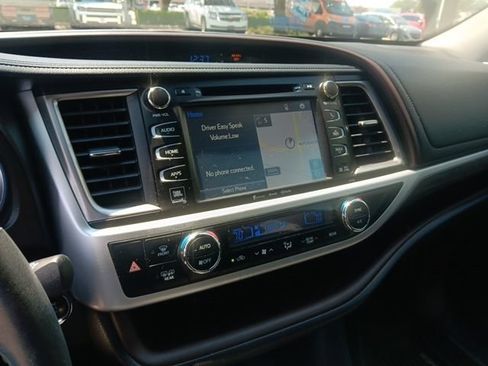 Used 2018 Toyota Highlander Limited Platinum AWD/4WD image 4