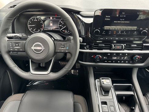 New 2025 Nissan Pathfinder SL image 16