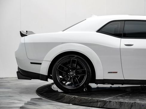 Used 2018 Dodge Challenger SRT Hellcat RWD image 26