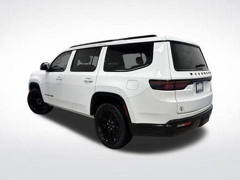 Used 2024 Jeep Wagoneer Series II image 3
