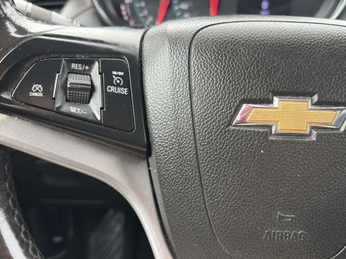 Used 2019 Chevrolet Trax LT w/ LT Convenience Package AWD/4WD image 9