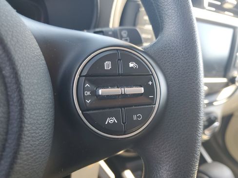 Used 2025 Kia Soul LX w/ LX Technology Package image 21