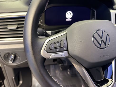 Used 2023 Volkswagen Atlas SE w/ Black Wheel Package image 16