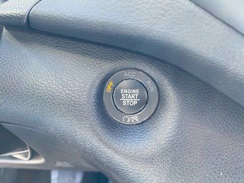 Used 2019 Jeep Cherokee Limited image 22