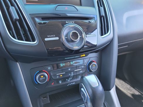 Used 2015 Ford Focus Titanium image 25