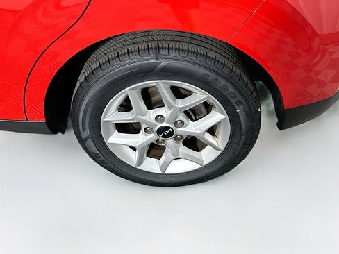 Used 2025 Kia Soul LX w/ LX Technology Package FWD image 11