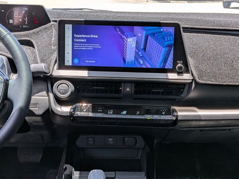 Used 2024 Toyota Prius XLE FWD image 18