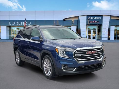 Used 2022 GMC Terrain SLT w/ Tech Package FWD image 3