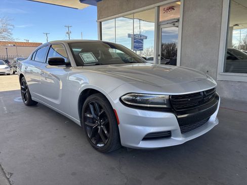 Used 2019 Dodge Charger SXT w/ Blacktop Package image 2
