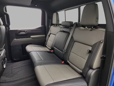 Used 2023 Chevrolet Silverado 1500 ZR2 w/ Technology Package image 8