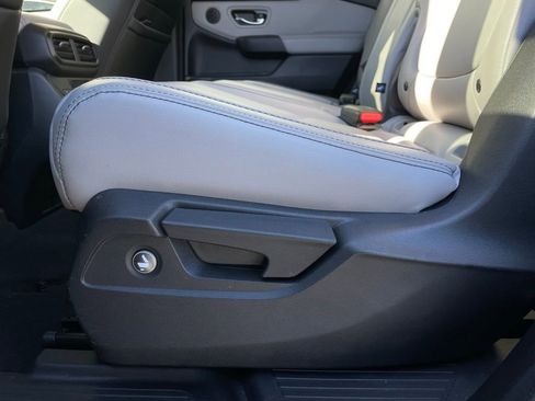 Certified 2025 Honda Pilot EX-L image 38