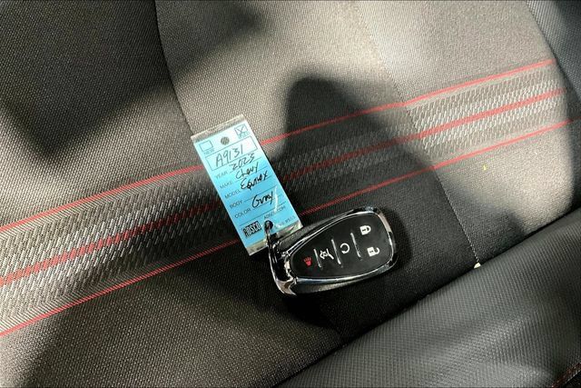 Used 2023 Chevrolet Equinox RS FWD image 31