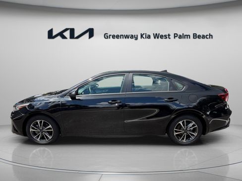 Used 2024 Kia Forte LXS w/ LXS Technology Package FWD image 4