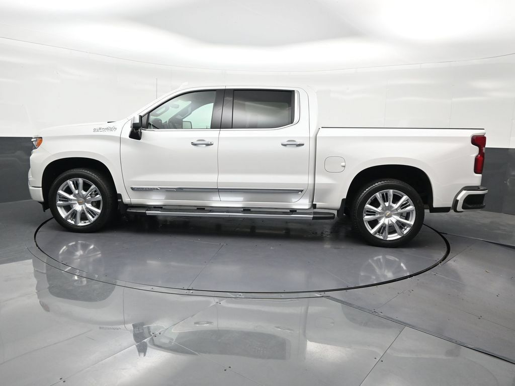Used 2025 Chevrolet Silverado 1500 High Country w/ High Country Premium Package RWD image 2