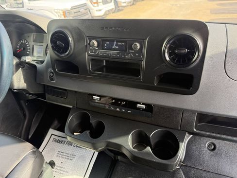 Used 2021 Mercedes-Benz Sprinter 2500 image 22