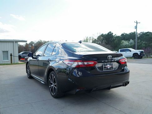 Used 2019 Toyota Camry SE image 4