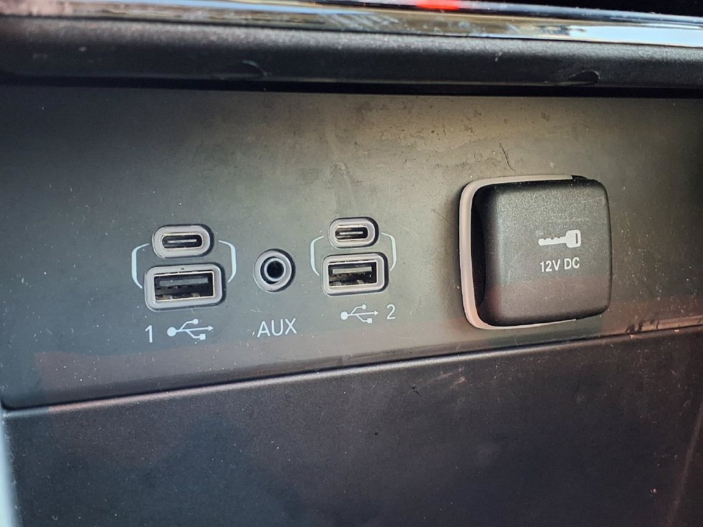 Used 2024 Jeep Grand Cherokee Laredo AWD/4WD image 26