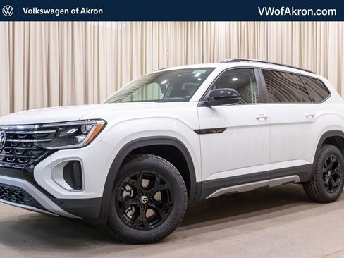 New 2026 Volkswagen Atlas Peak Edition AWD/4WD image 1