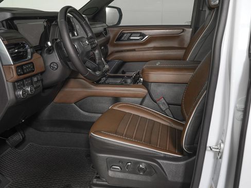 Used 2026 GMC Yukon Denali Ultimate AWD/4WD image 16