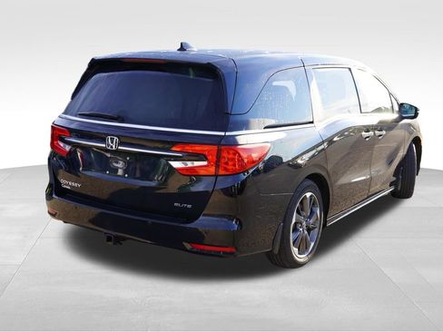 Used 2024 Honda Odyssey Elite image 3
