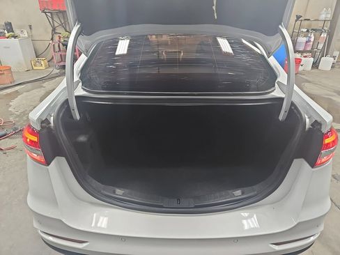 Used 2020 Ford Fusion SE FWD image 12