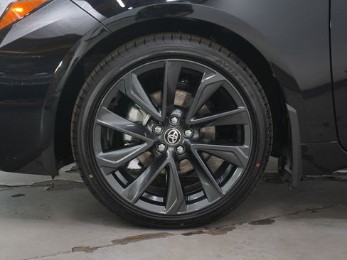 Used 2024 Toyota Corolla SE w/ SE Package image 27