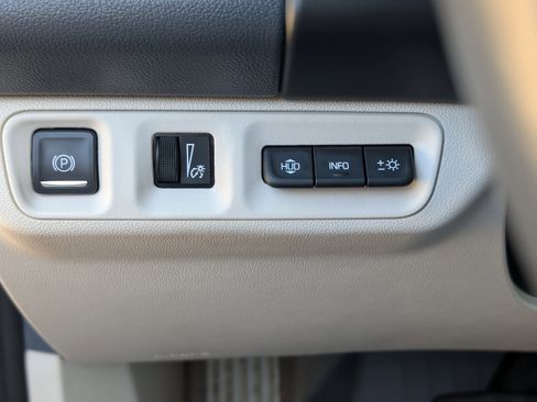 Used 2022 GMC Acadia Denali w/ Denali Ultimate Package image 31