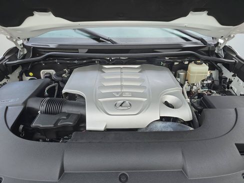 Used 2021 Lexus LX 570 4WD w/ Luxury Package image 31