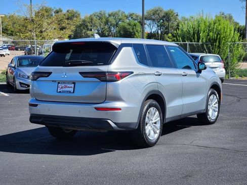 Used 2025 Mitsubishi Outlander ES AWD/4WD image 3