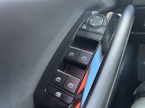 Certified 2025 MAZDA MAZDA3 Hatchback w/Premium Plus Pkg image 19