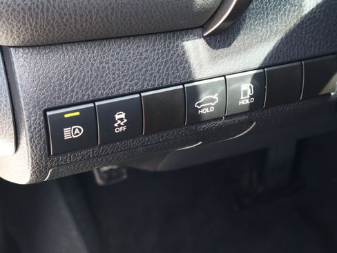Used 2020 Toyota Camry SE FWD image 21