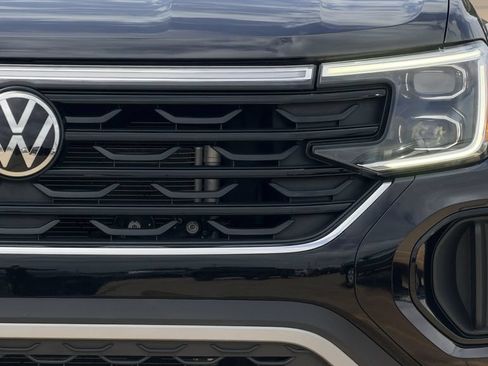 Used 2025 Volkswagen Atlas Cross Sport SE FWD image 5