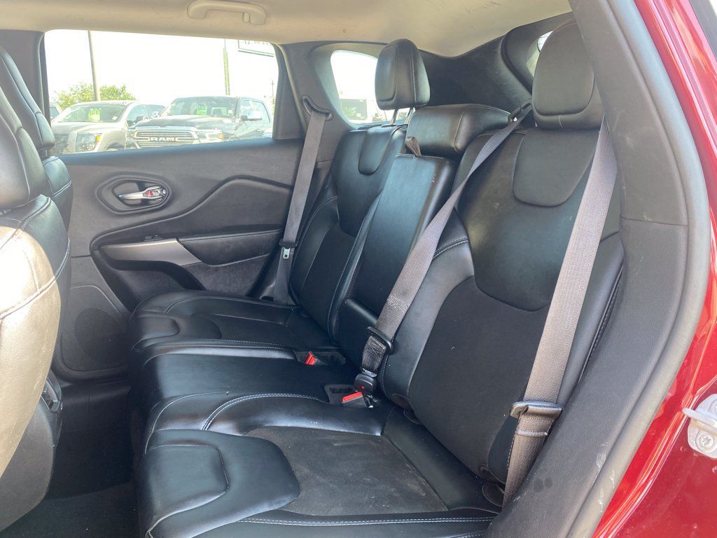 Used 2021 Jeep Cherokee Latitude Plus AWD/4WD image 24