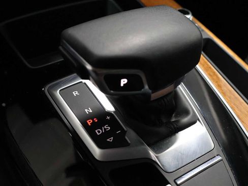 Used 2023 Audi Q5 2.0T Premium w/ Convenience Package AWD/4WD image 25