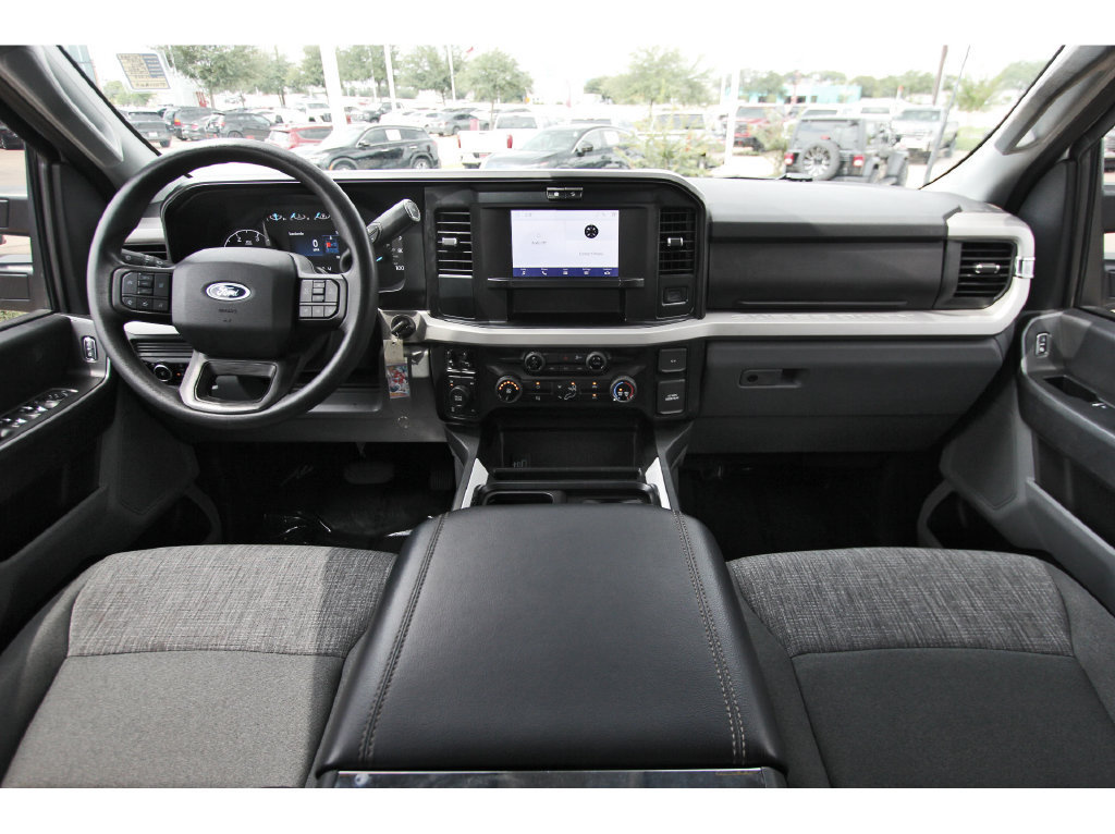 Used 2025 Ford F250 XLT w/ FX4 Off-Road Package AWD/4WD image 9