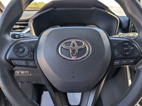 Used 2022 Toyota RAV4 XLE image 21