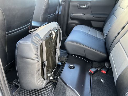 Used 2019 Toyota Tacoma TRD Sport w/ Technology Package AWD/4WD image 17