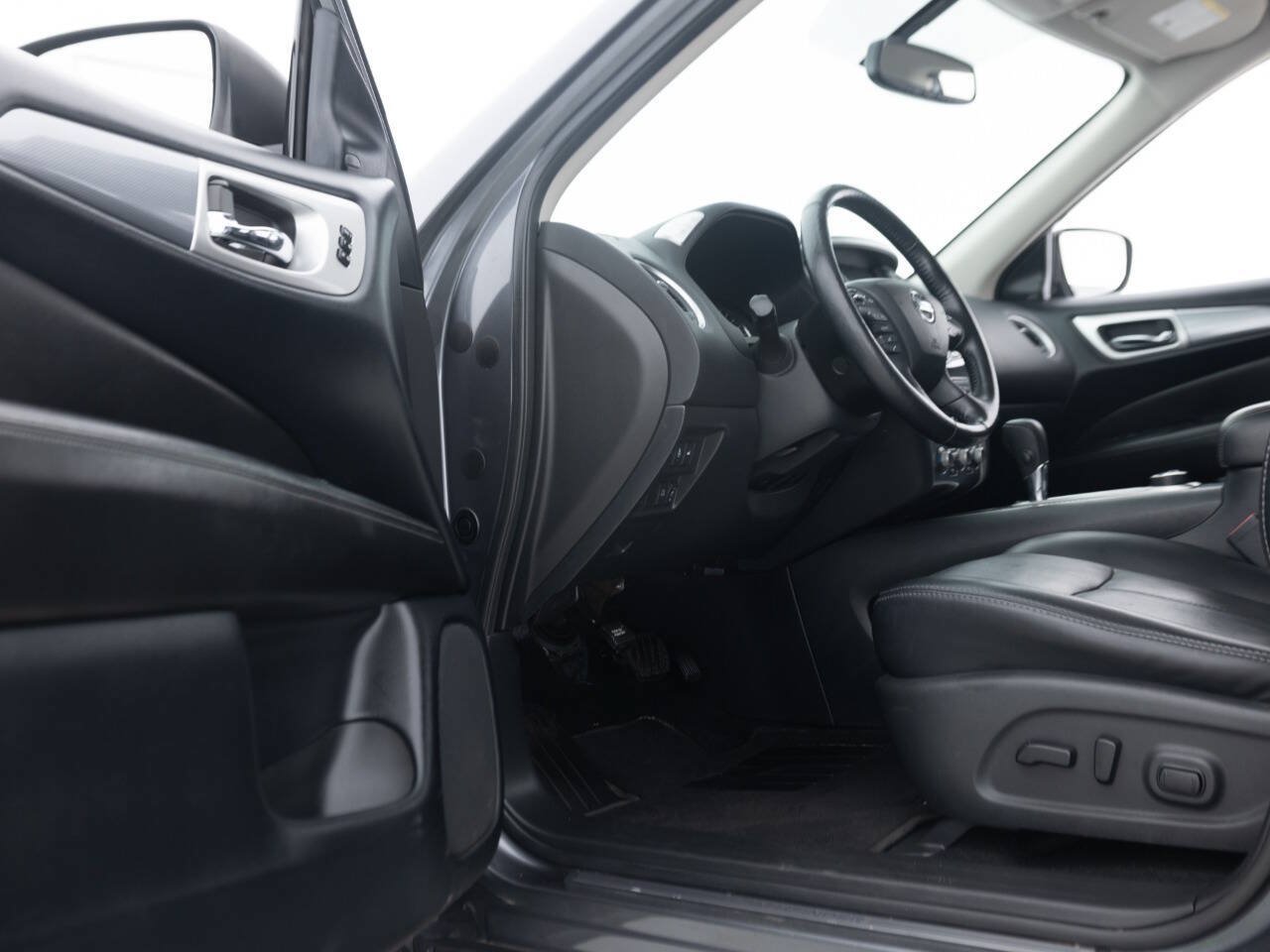 Used 2019 Nissan Pathfinder SL AWD/4WD image 26