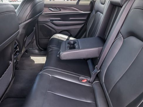 Used 2023 Jeep Grand Cherokee Limited image 23