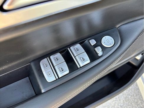 Used 2018 BMW 750i image 25