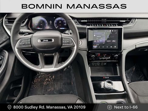 Used 2024 Jeep Grand Cherokee L Altitude image 8