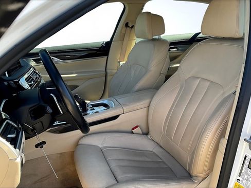 Used 2021 BMW 740i RWD image 25