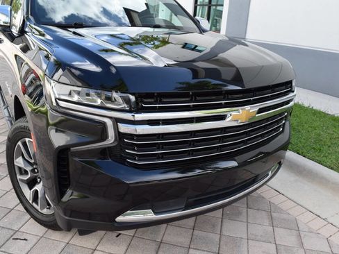 Used 2022 Chevrolet Suburban LT RWD image 8
