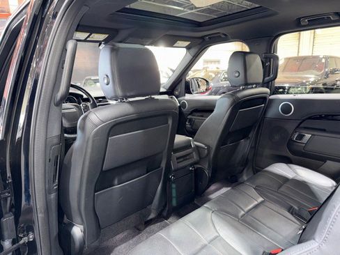 Used 2018 Land Rover Discovery SE image 54